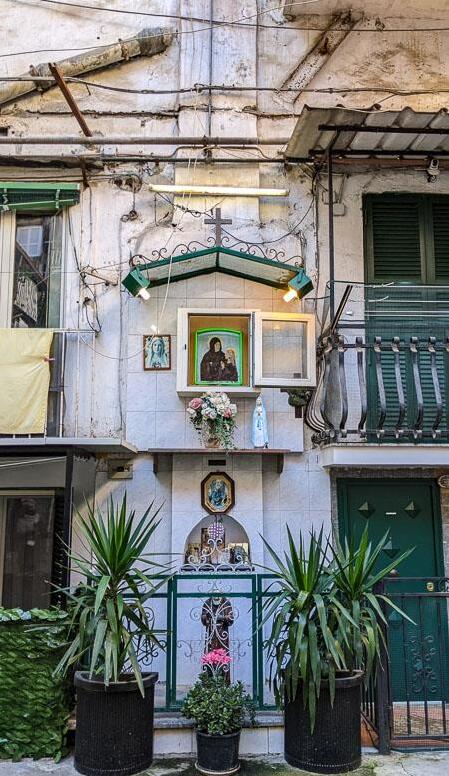 Edicole Votive nei Quartieri Spagnoli