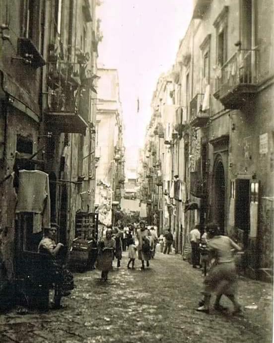 Perchè i Quartieri Spagnoli si chiamano così?